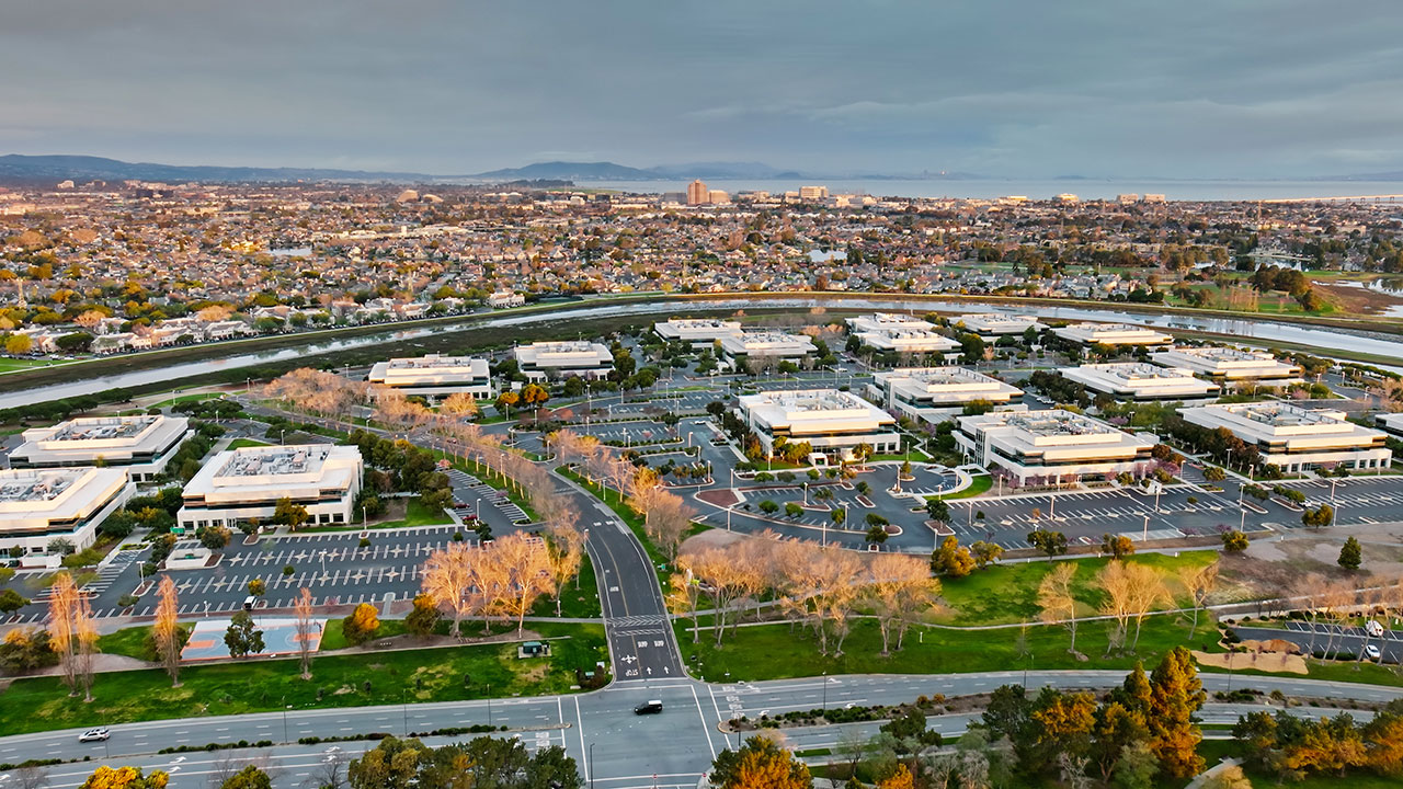 GettyImages-2207856922-1280x720.jpg Campus eines Technologieunternehmens