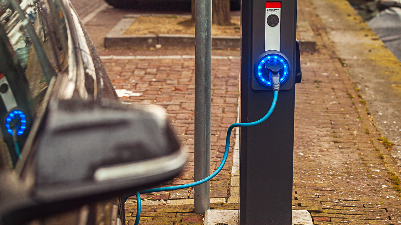 Amsterdam smart city image - Laden von Elektrofahrzeugen