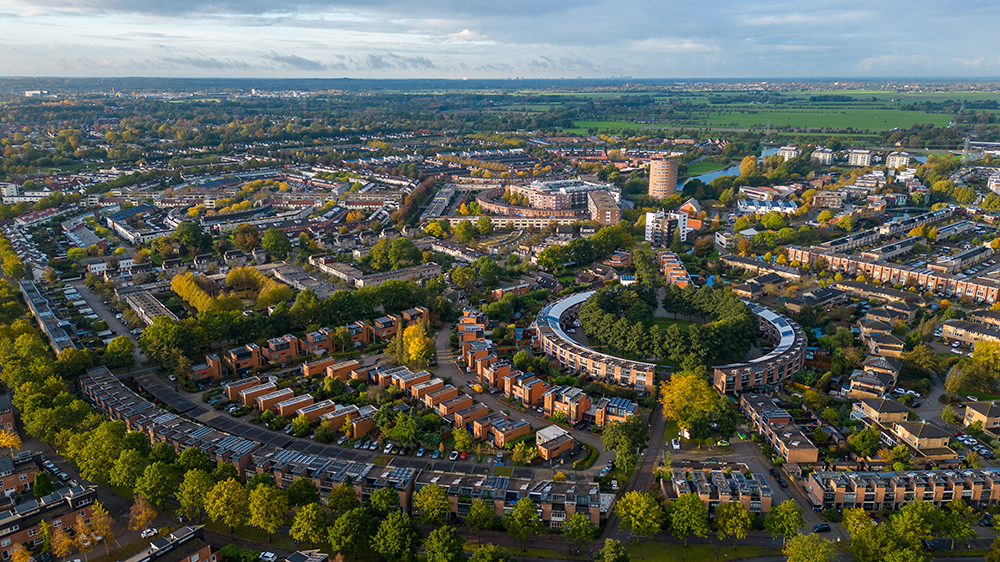 Stadt mit Grünflächen