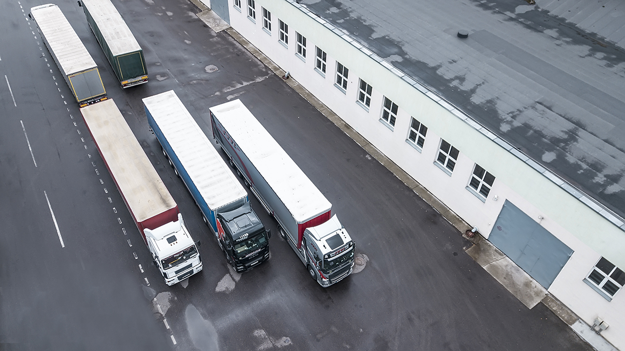 Lastkraftwagen und Lagerhaltung