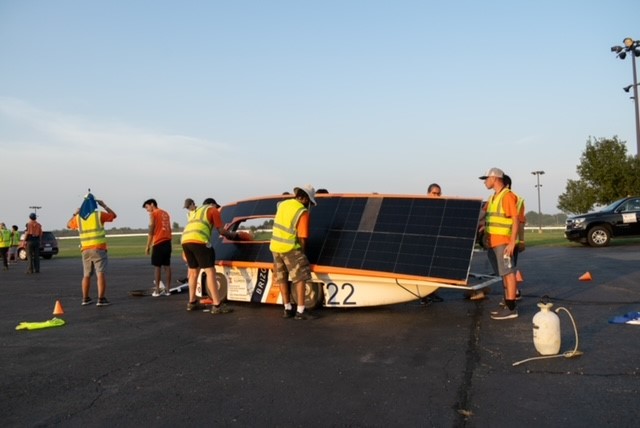 Mechanische Arbeiten am Illini-Solarauto